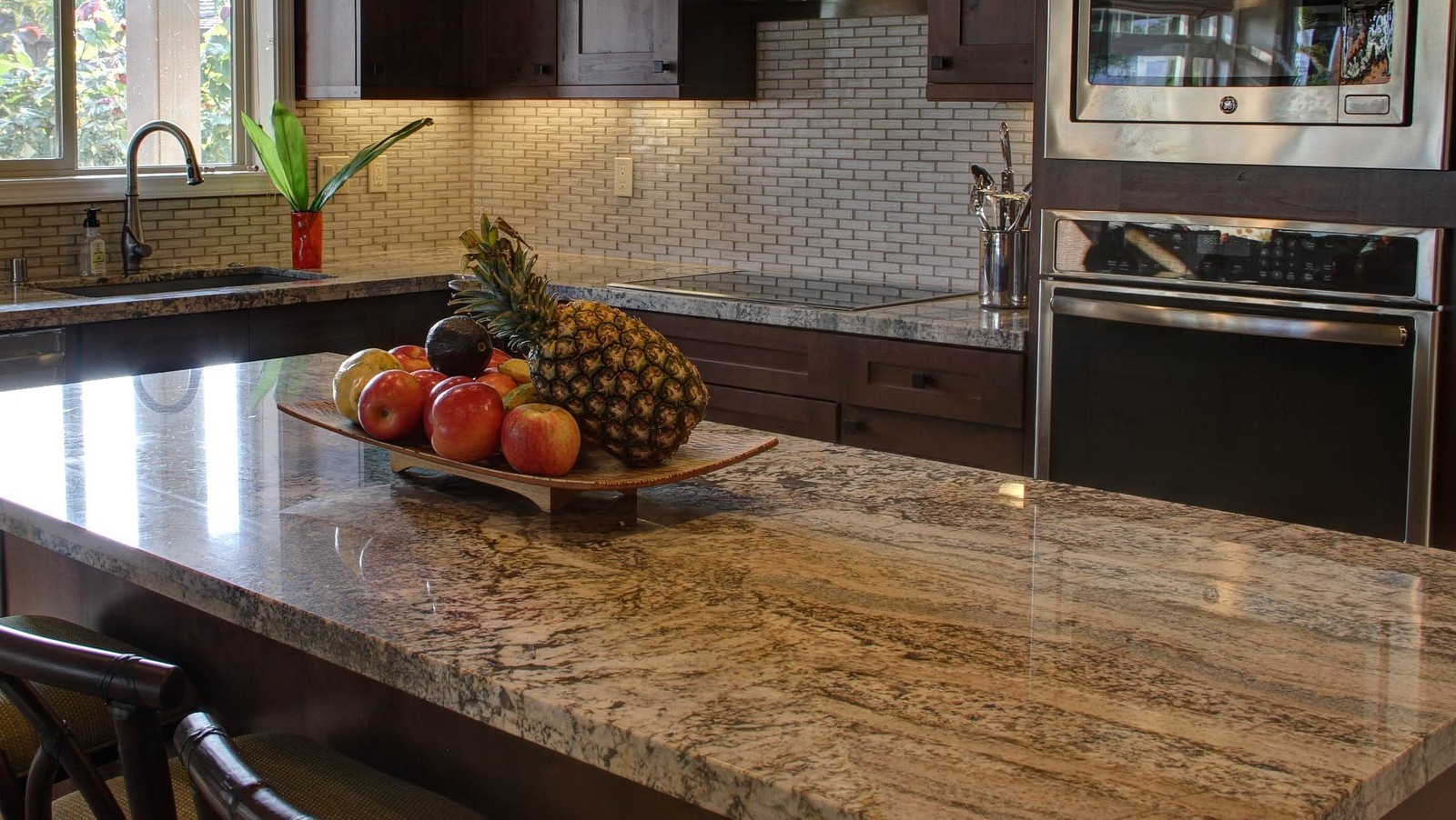 Vein Cut Countertop Surface